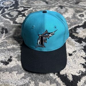 Vintage Florida Marlins MLB Genuine Merchandise Signature Sportswear Snapback